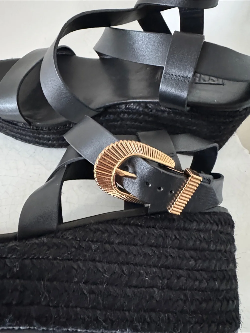 Schutz Harper Platform Raffia Wedged Black Leather Sandals Gold Buckle Size 7.5